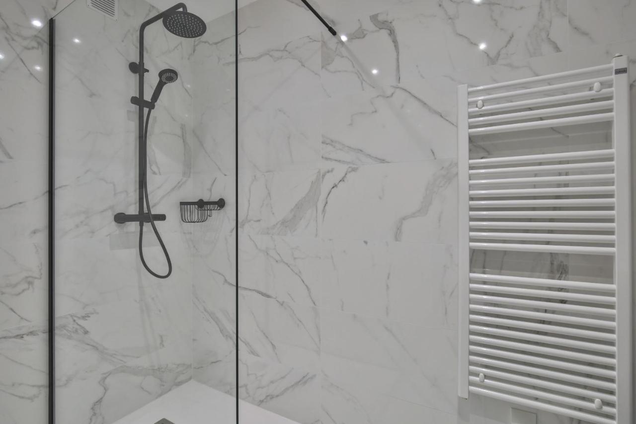 Sublime Appartement Vue Mer. Parking/Piscine/Clim Вільфранш-сюр-Мер Екстер'єр фото